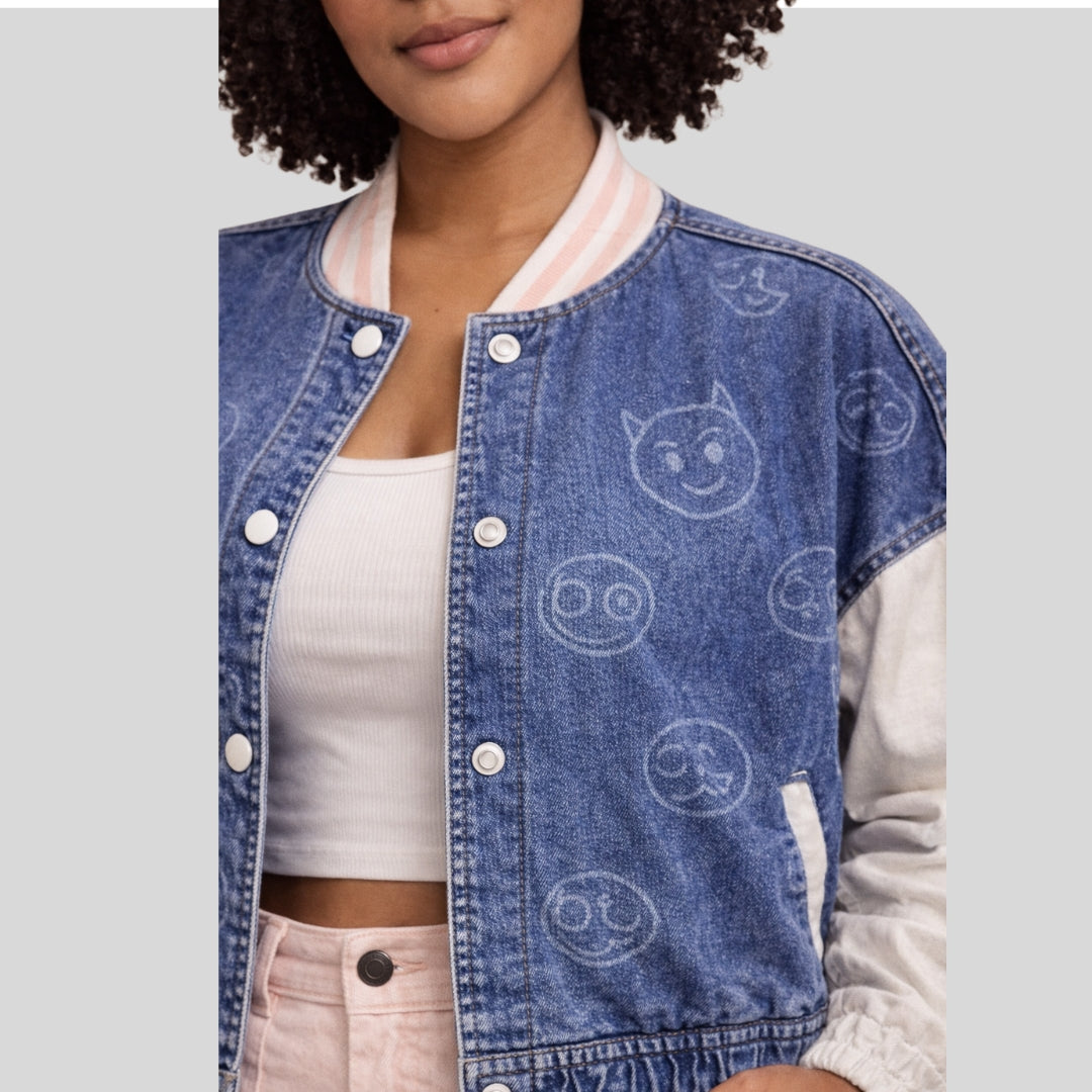 Chaqueta denim estilo varsity con estampado
