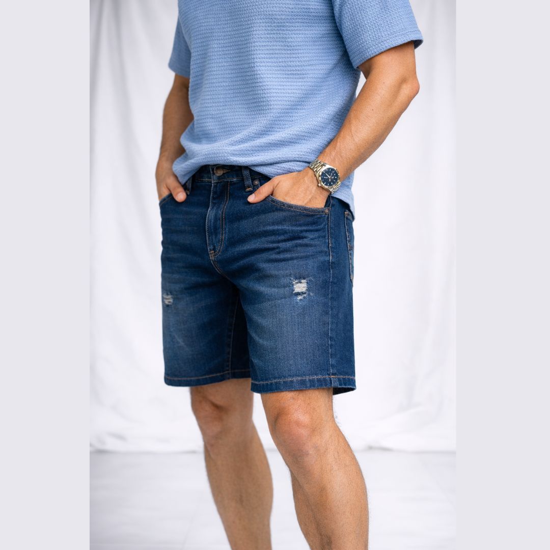 Bermuda Denim Azul Oscuro con Detalles Desgastados